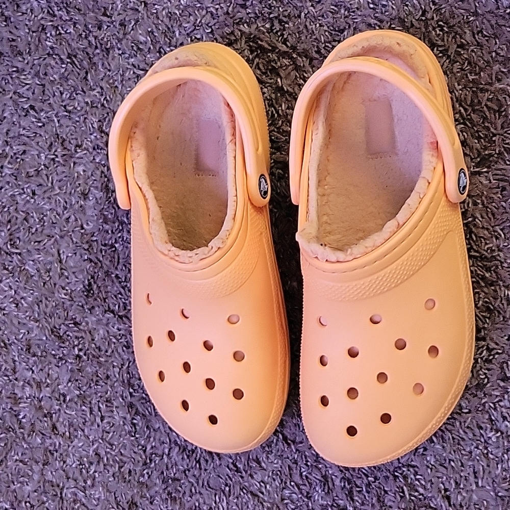 Crocs Size: W 9 M 7 Orange